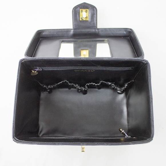 RARE CHANEL SQUARE BOX QUILTED HANDBAG - Picture 7 of 8